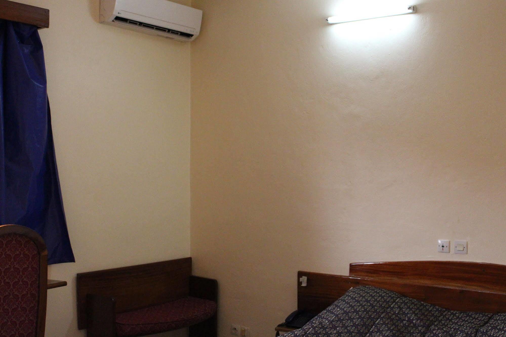 Hotel Altitel Bafoussam Kültér fotó