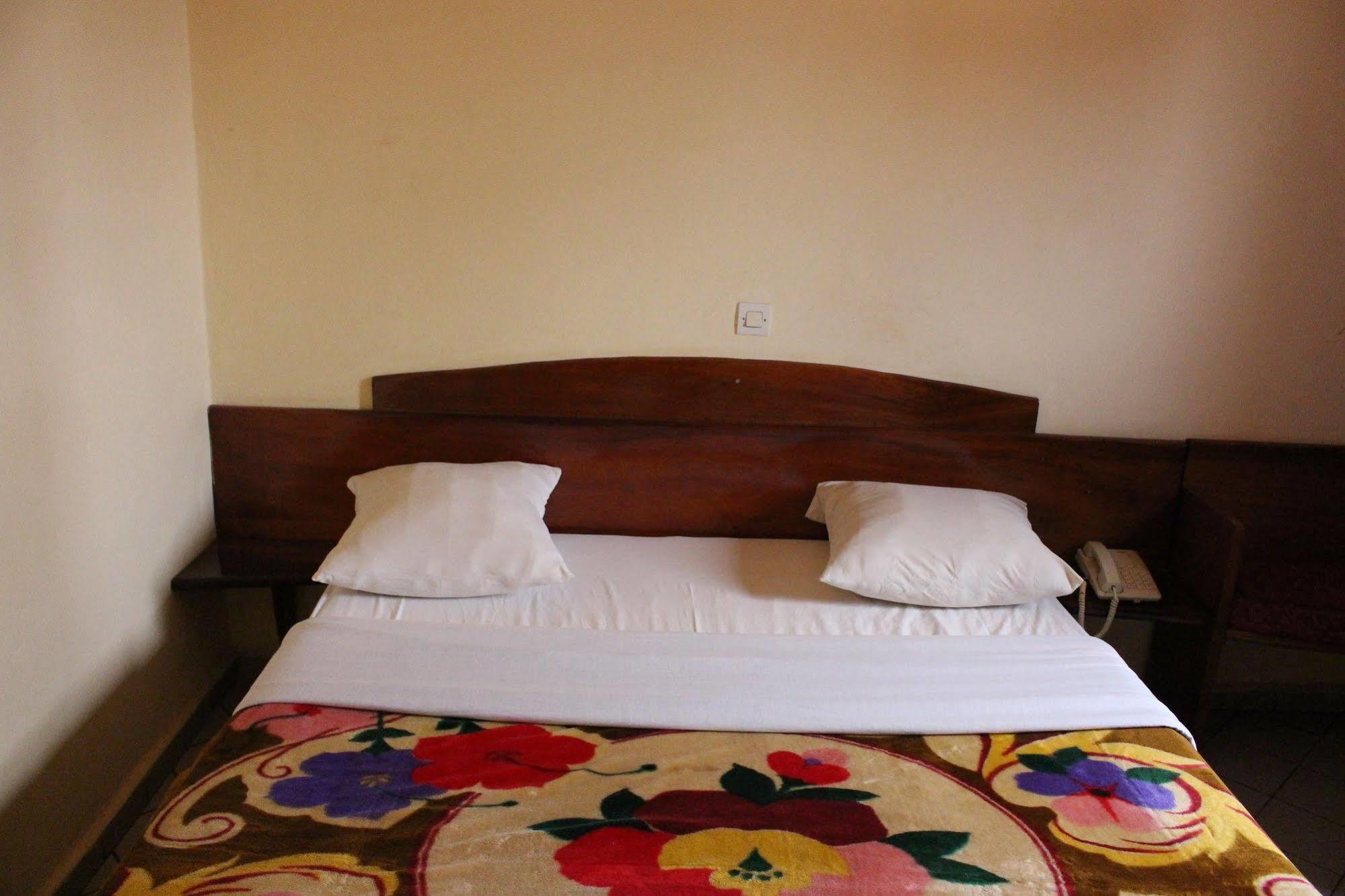 Hotel Altitel Bafoussam Kültér fotó